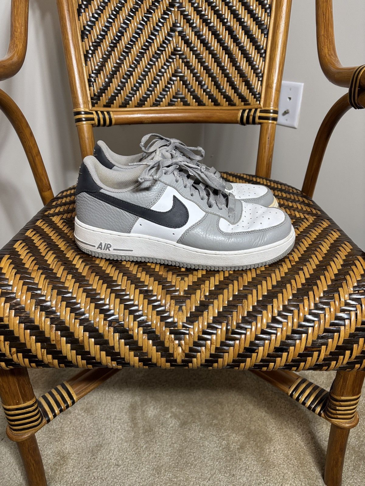 Nike Nike Air Force 1 ‘07 Low White Grey Black Size 9 Size US 9 / EU 42 - 1 Thumbnail