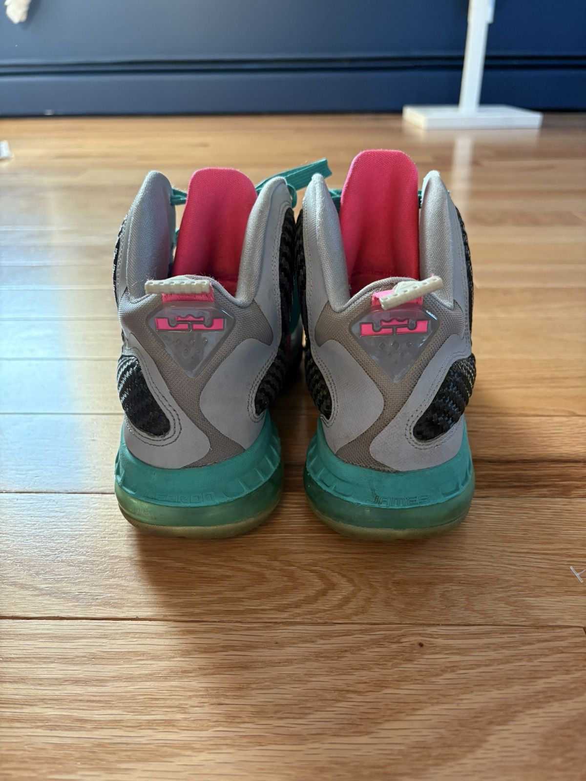 Nike LeBron 9 Southbeach Size US 6 / EU 39 - 5 Thumbnail