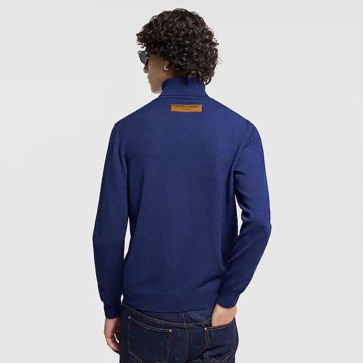 Louis Vuitton LV Embossed Cashmere Turtle Neck Size US M / EU 48-50 / 2 - 4 Thumbnail
