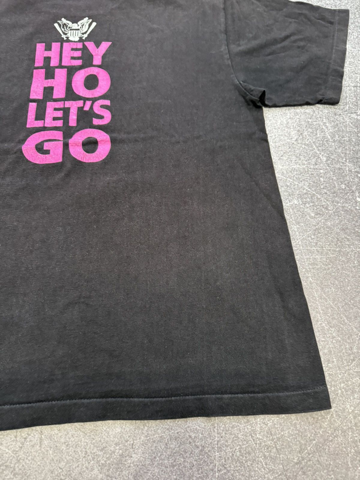 Band Tees VINTAGE 90S RARE RAMONES HEY HO Lets GO TOUR T SHIRT Rock Size US L / EU 52-54 / 3 - 21 Thumbnail