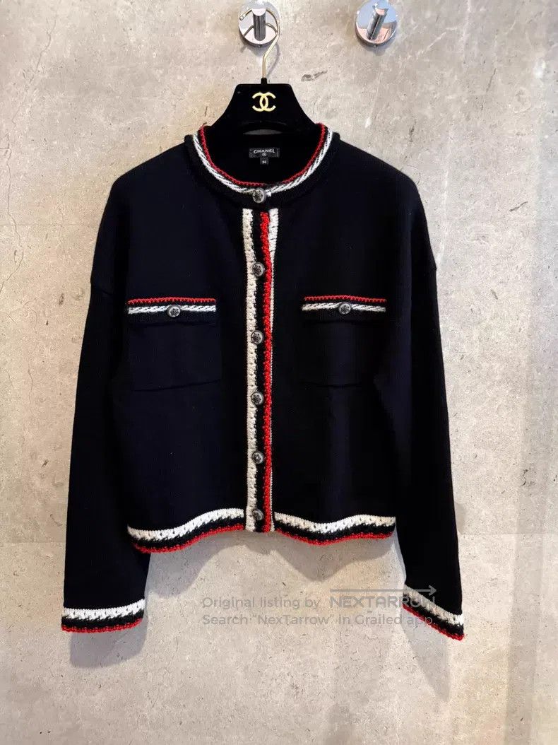 Chanel Chanel Snowflake buckle cashmere jacket Size XXS / US 00 / IT 34 - 1 Thumbnail