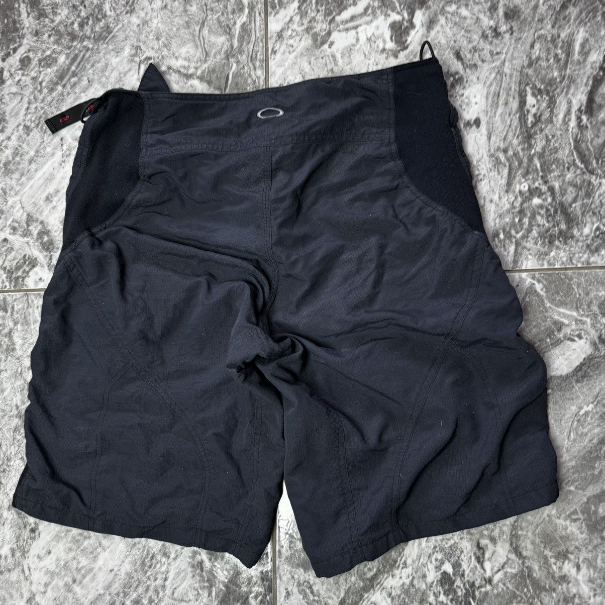 Oakley × Vintage Oakley MTB Shorts 2000s vintage Size US 34 / EU 50 - 2 Thumbnail