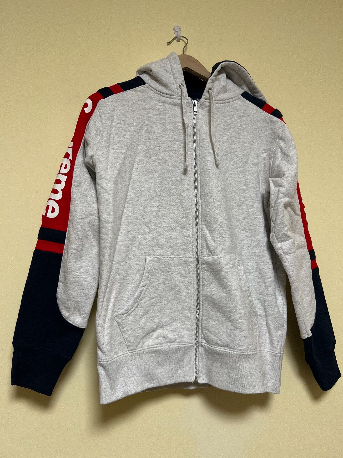 Supreme Supreme Gray Zip-Up Hoodie Sweatshirt Size US S / EU 44-46 / 1 - 1 Thumbnail