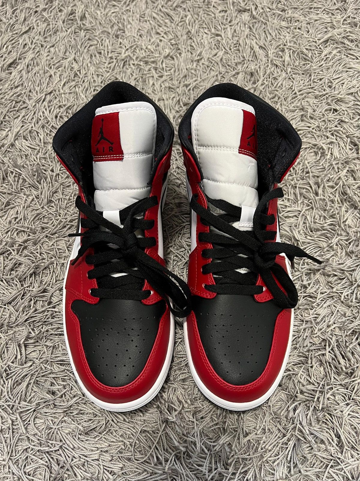 Nike Jordan 1 Mid Chicago toe Size US 9 / EU 42 - 2 Thumbnail