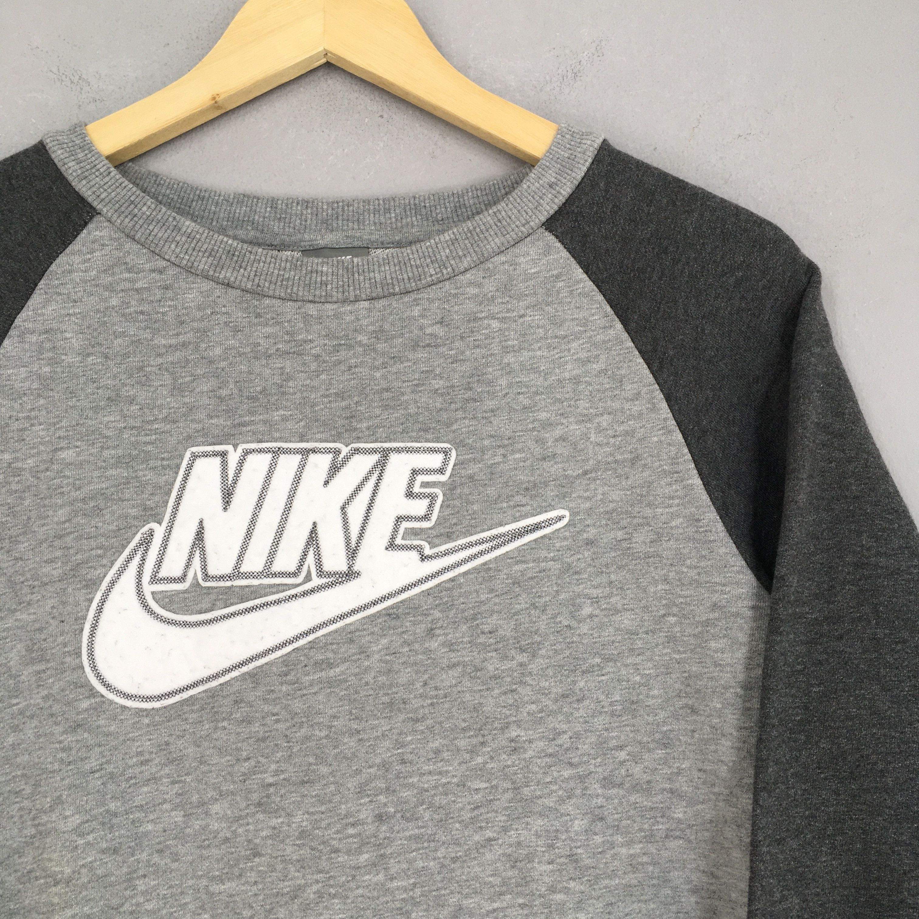 Nike Vintage Y2K Nike Swoosh Gray Sweatshirt Women Small Size S / US 4 / IT 40 - 2 Thumbnail