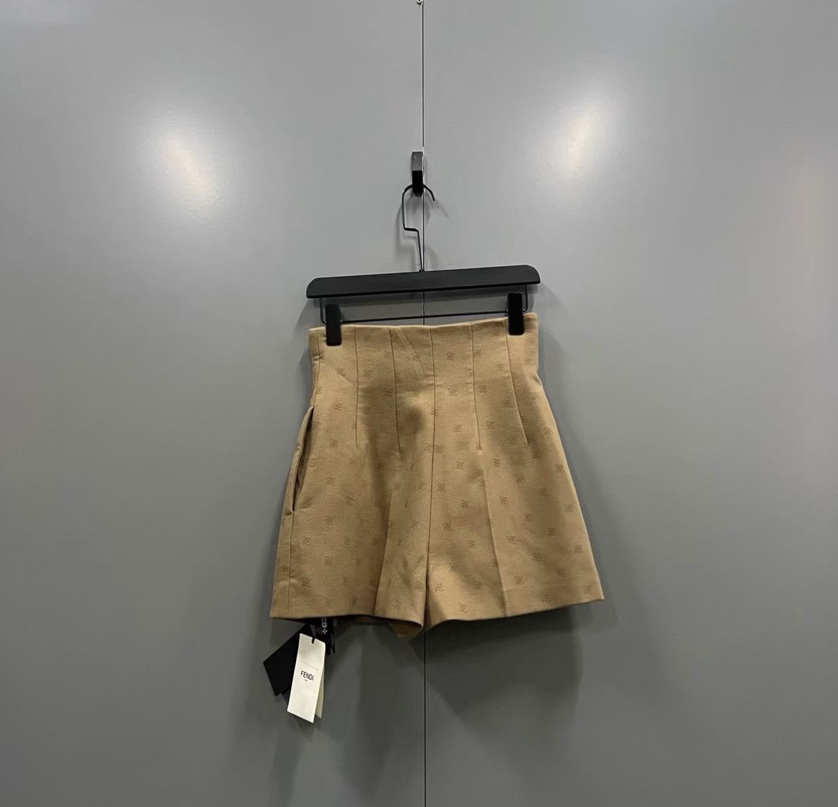 Fendi Fendi Camel All-over Logo Pleated Shorts J41 Size 26" / US 2 / IT 38 - 2 Thumbnail