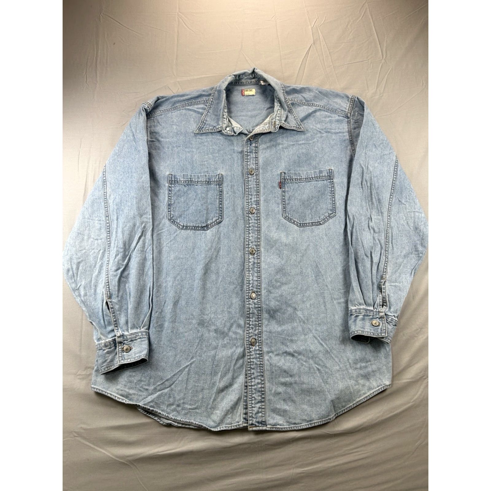 Levi's Levi's Denim Shirt XL Long Sleeve Red Button-Up 2 Pocket Workwear Mens Regular 00s Vintage? Size US XL / EU 56 / 4 - 2 Thumbnail