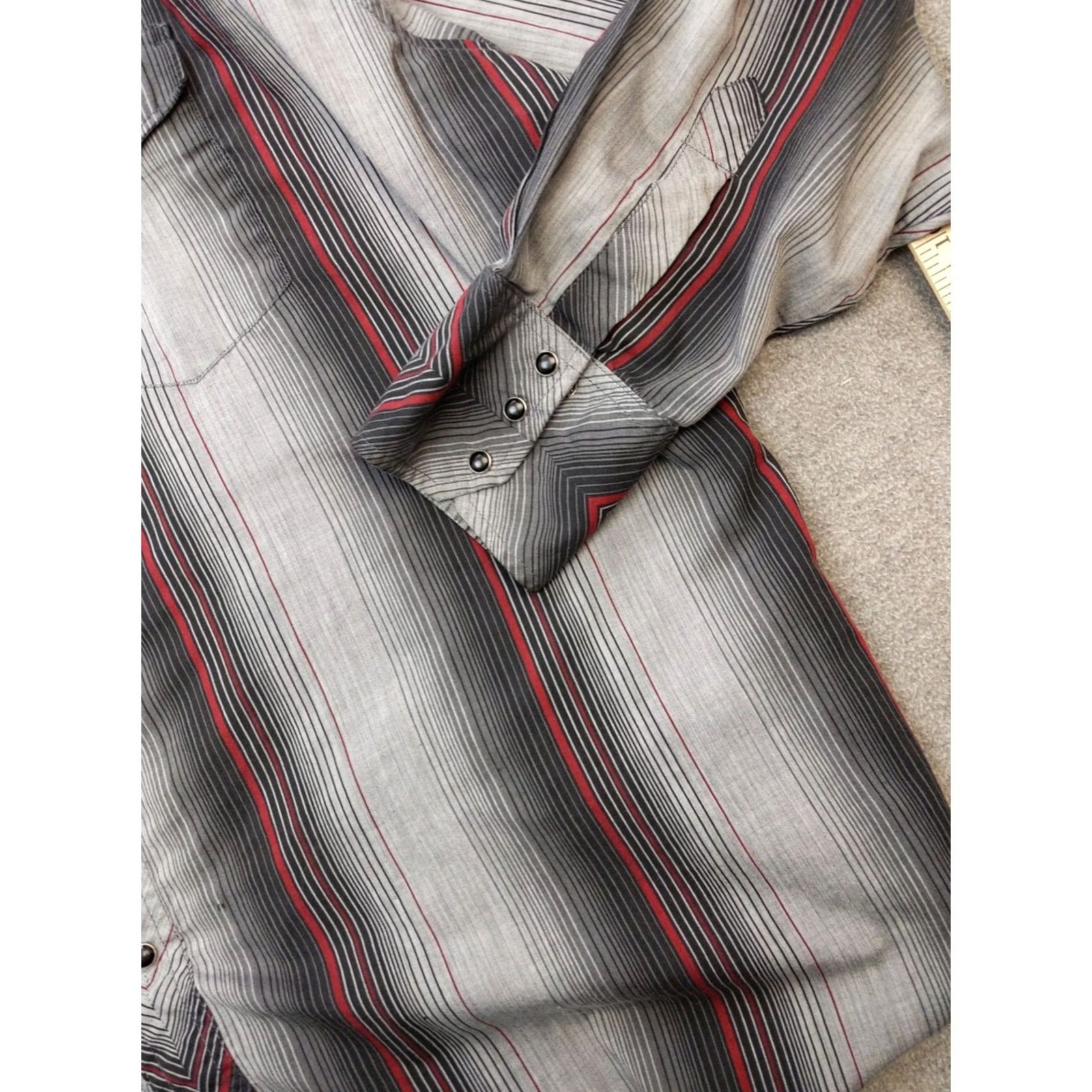 Wrangler VINTAGE Wrangler Shirt Mens 2XL Gray Black Red Striped Western Snap Button Flap Pockets Size US XXL / EU 58 / 5 - 3 Thumbnail