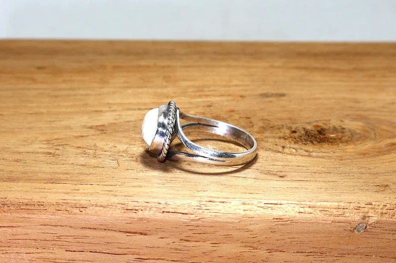 Handmade White Howlite 925 Sterling Silver Ring: Handmade Jewelry Size ONE SIZE - 5 Thumbnail