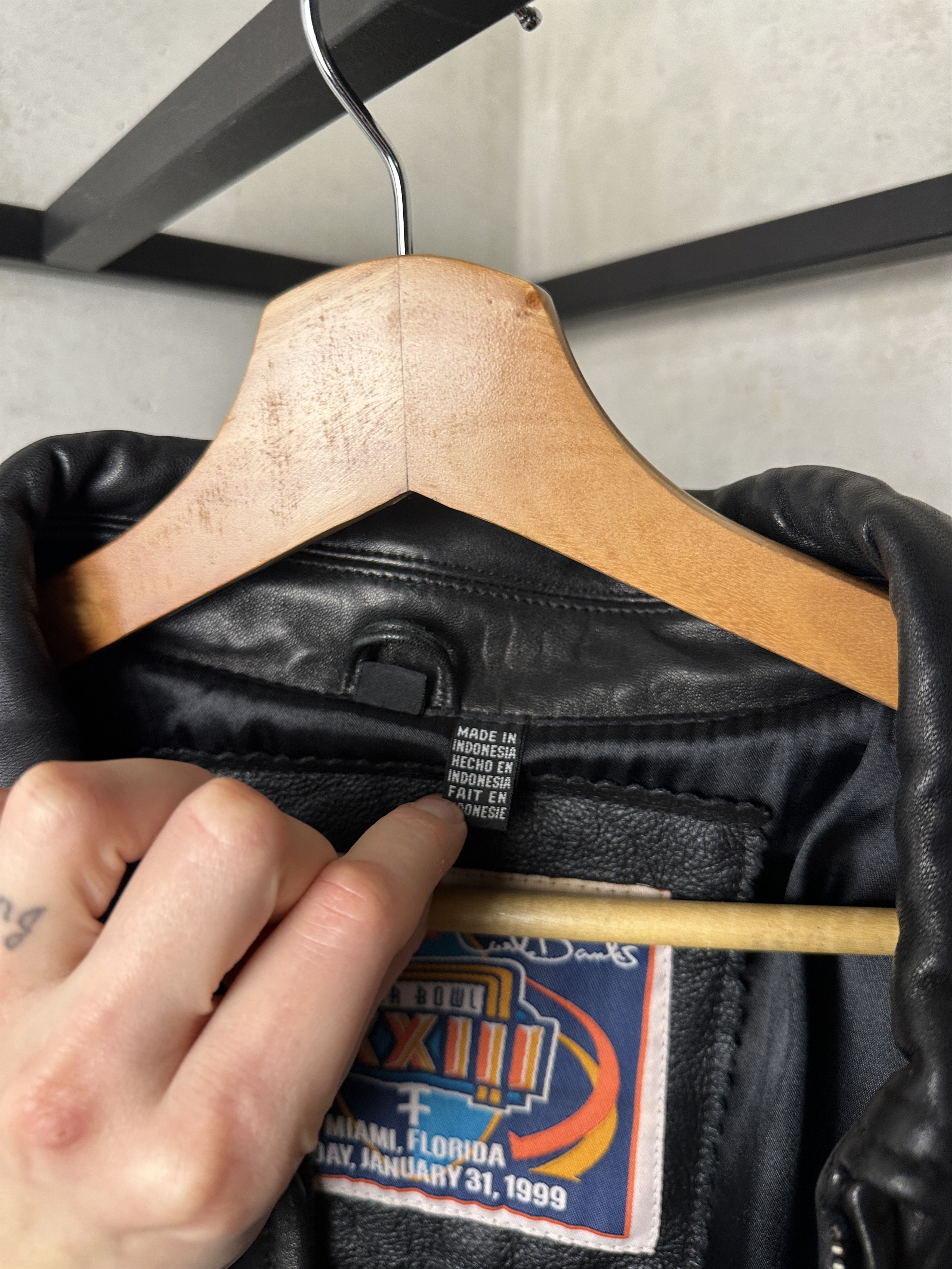 Genuine Leather 1999 Miami Super Bowl Genuine Leather Black Bomber Jacket Size US L / EU 52-54 / 3 - 8 Thumbnail