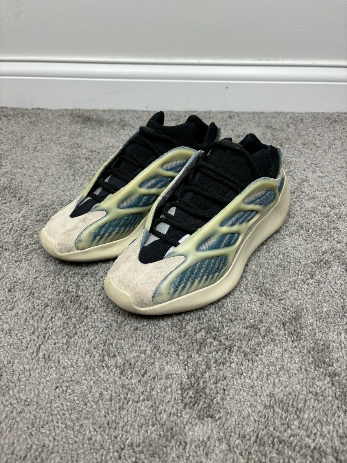 Adidas Adidas yeezy 700 v3 kyanite Size US 8 / EU 41 - 16 Thumbnail