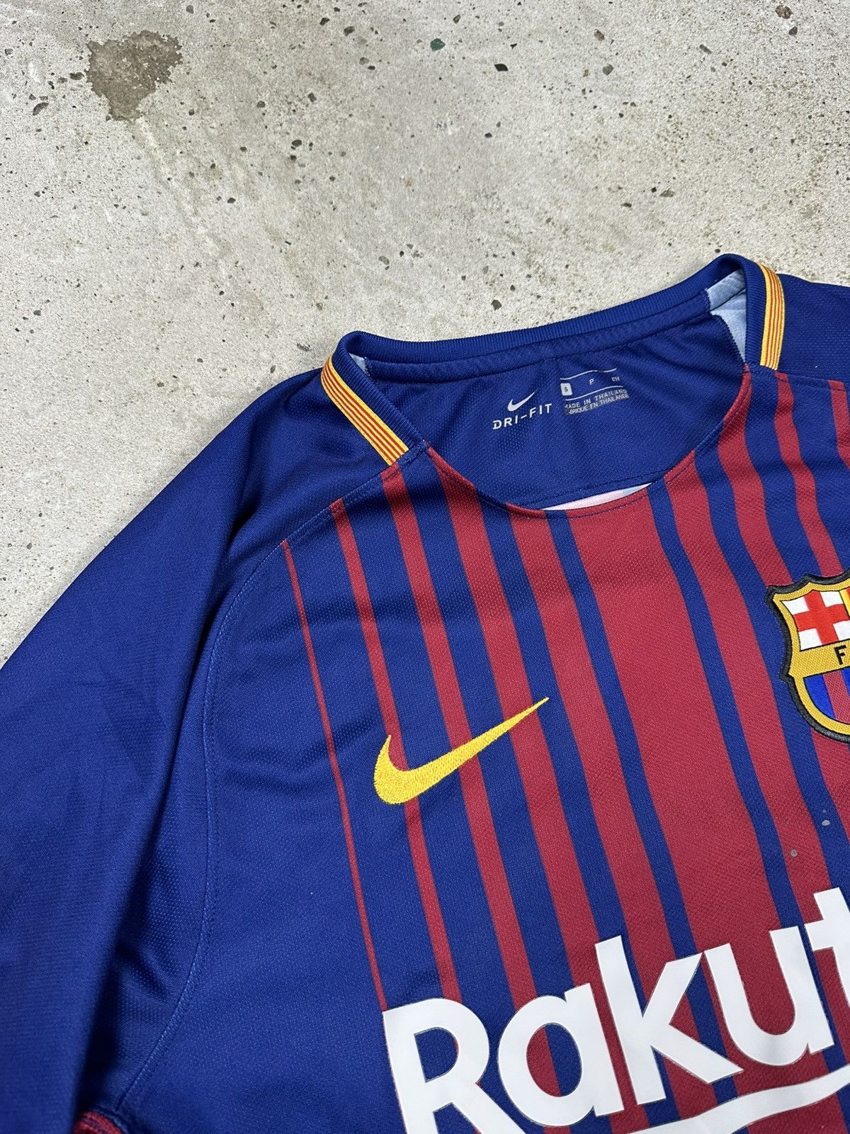 Nike Nike x FC Barcelona 2017/2018 Home Suarez #9 Jersey Size US S / EU 44-46 / 1 - 10 Thumbnail