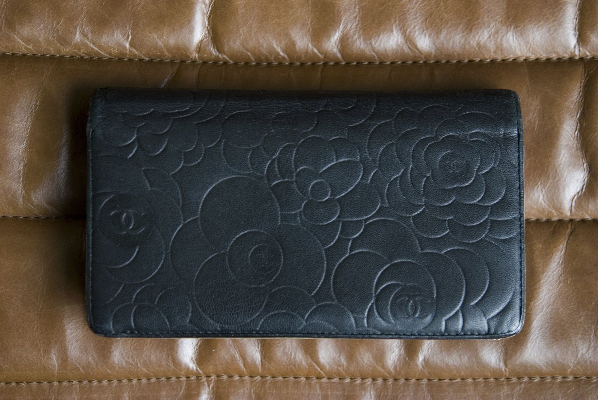 Chanel CHANEL Camellia Flower Embossed Leather Bifold Long Wallet Size ONE SIZE - 4 Thumbnail