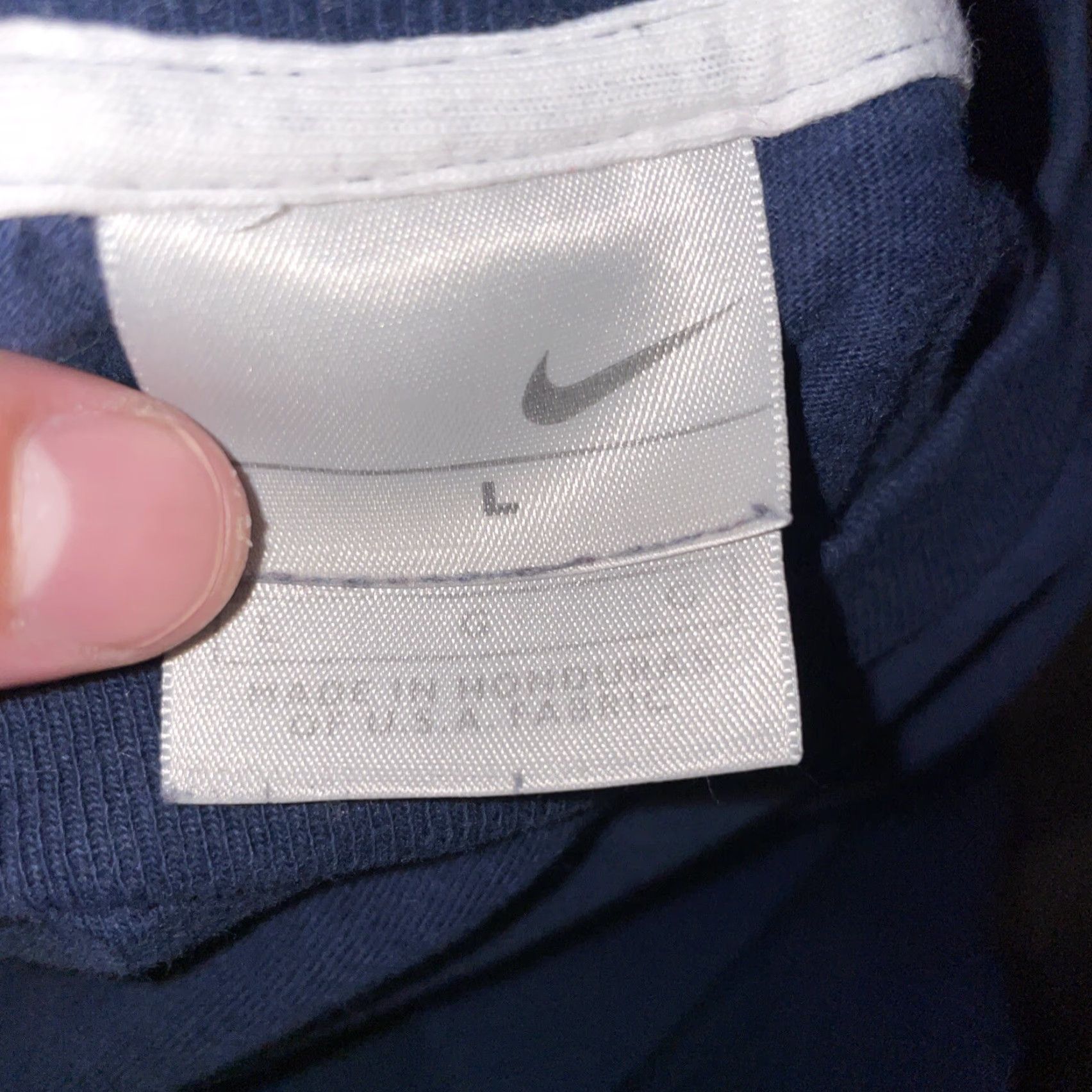 Nike VINTAGE Nike T-Shirt Embroidered Silver Check Navy L Men Size US L / EU 52-54 / 3 - 3 Thumbnail