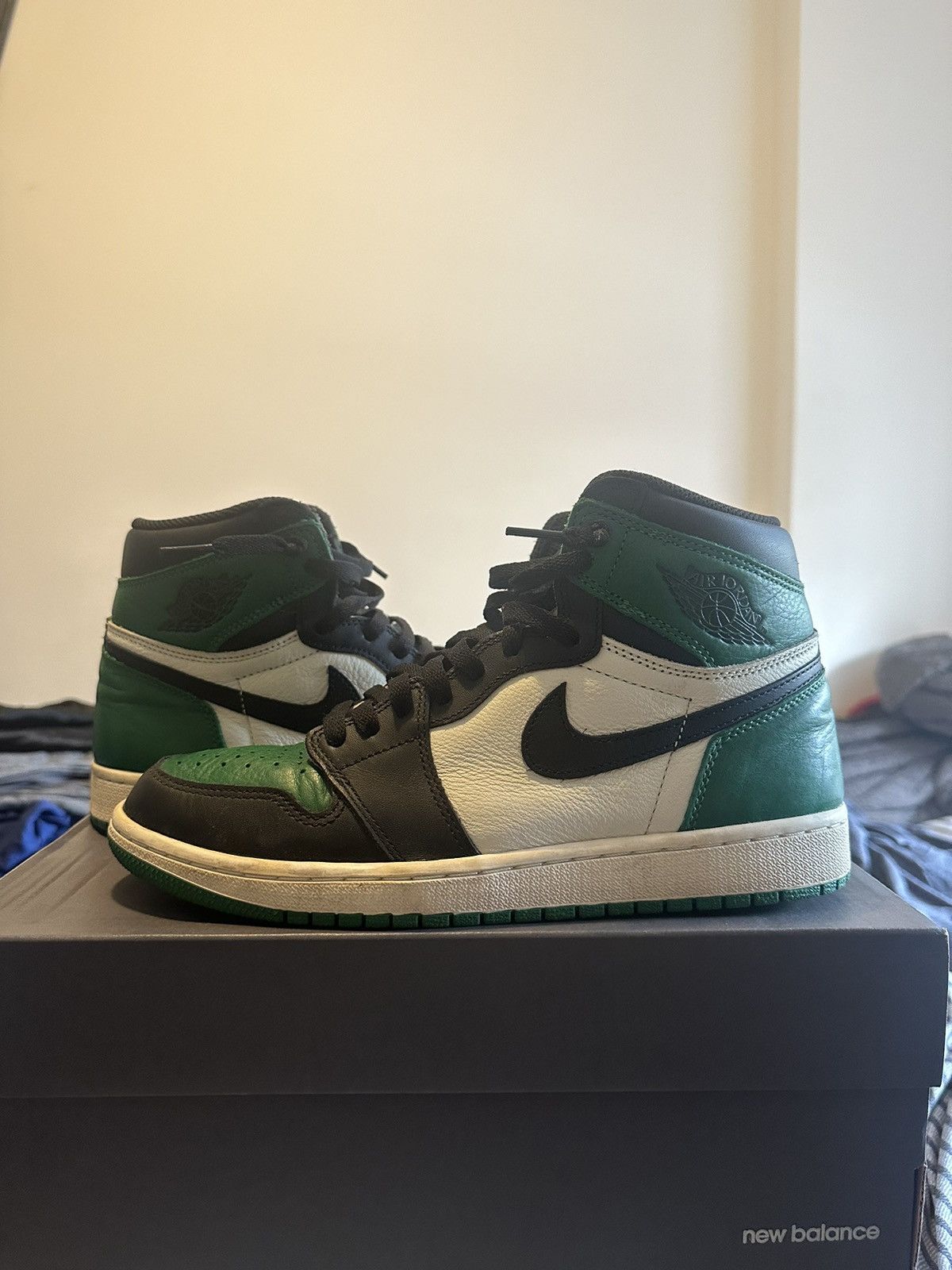 Jordan Brand Jordan 1 Pine Green Size US 9.5 / EU 42-43 - 1 Thumbnail