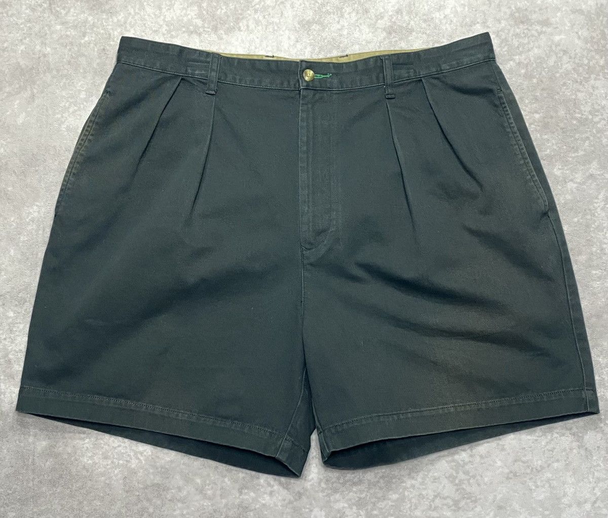 Tommy Hilfiger 90’s Vintage Tommy Hilfiger Black Chino Crest Logo Shorts Size US 38 / EU 54 - 2 Thumbnail