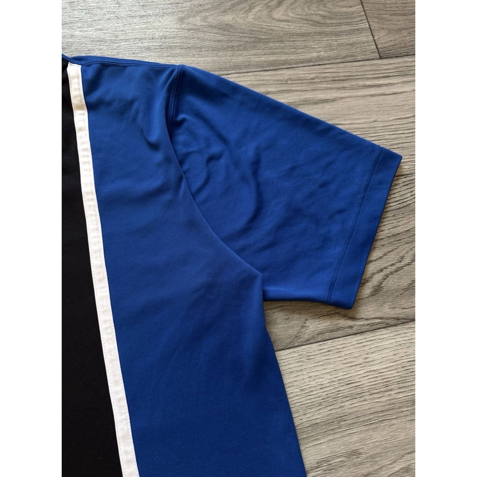Nike VINTAGE Nike Jersey Shirt Men M 90s Blue Black Nike Template V-Neck Jersey Shirt Mens 90s Vintage Sports Football Soccer Basketball Size US M / EU 48-50 / 2 - 4 Thumbnail