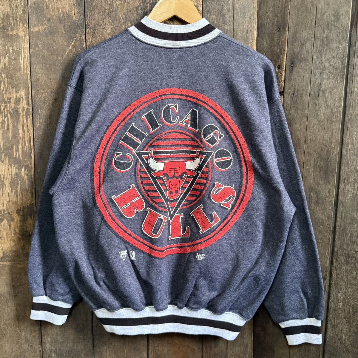 Universal Overall Chicago Vintage 90's Chicago Bulls Varsity Jacket Size US L / EU 52-54 / 3 - 1 Thumbnail