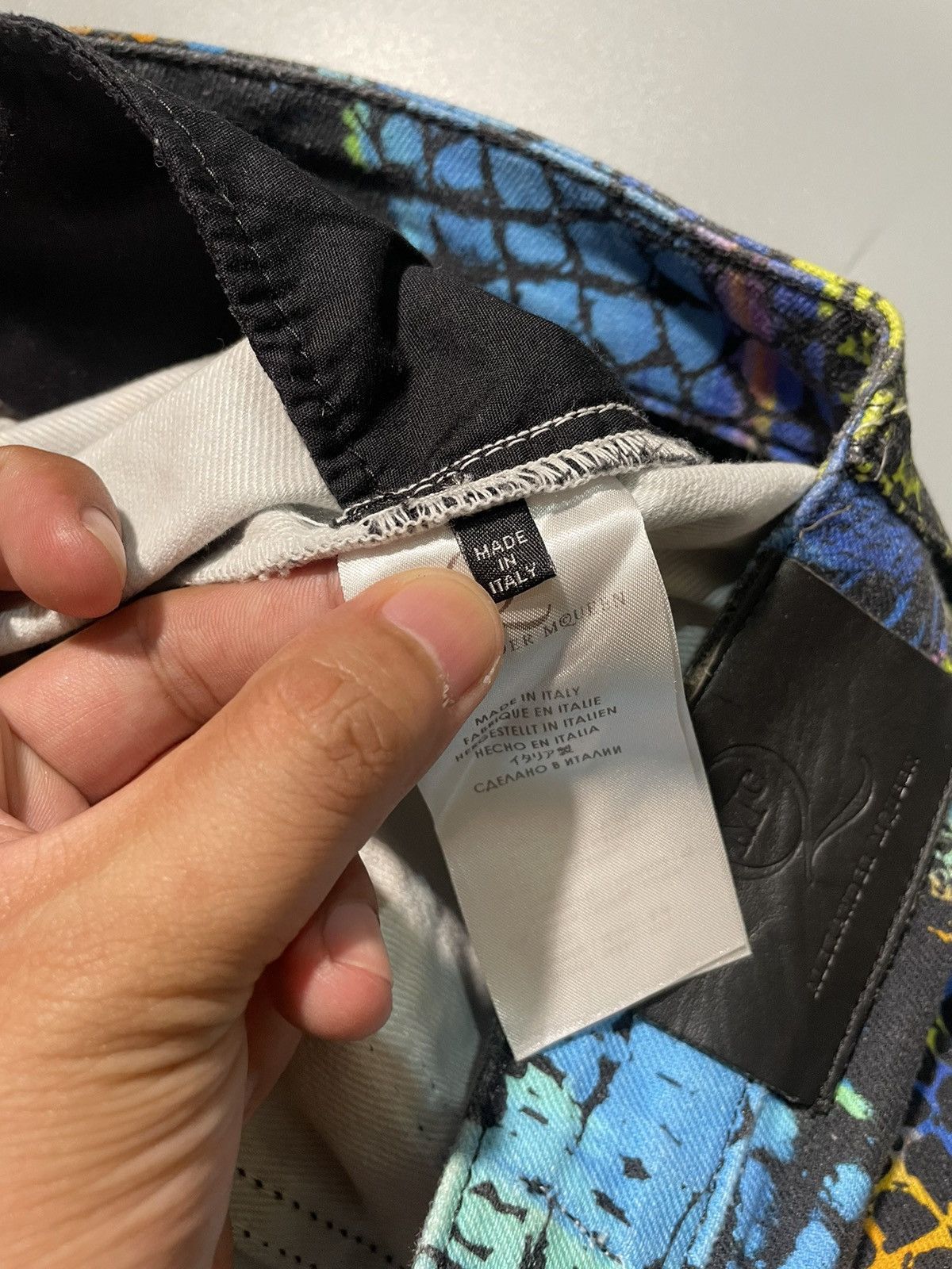 Alexander McQueen Alexander McQueen Multi Color Crocs Skin Print Jeans Size 26" / US 2 / IT 38 - 8 Thumbnail