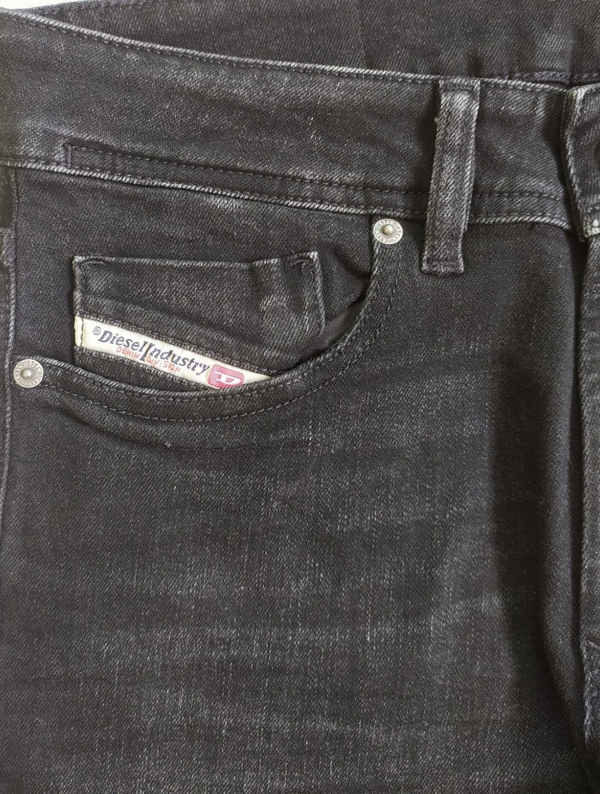 Diesel Diesel 1979 SLEENKER L.30 MENS JEANS T/9933 Size US 28 / EU 44 - 4 Thumbnail