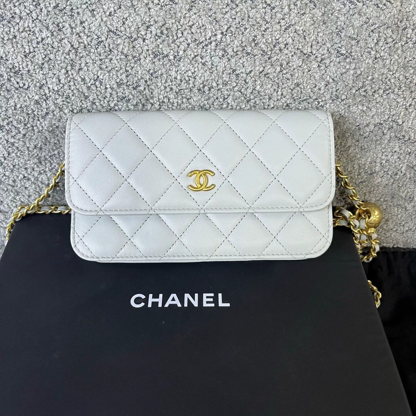 Chanel Chanel Quilted Flap Chain Bag Gold Clasp Size ONE SIZE - 1 Thumbnail