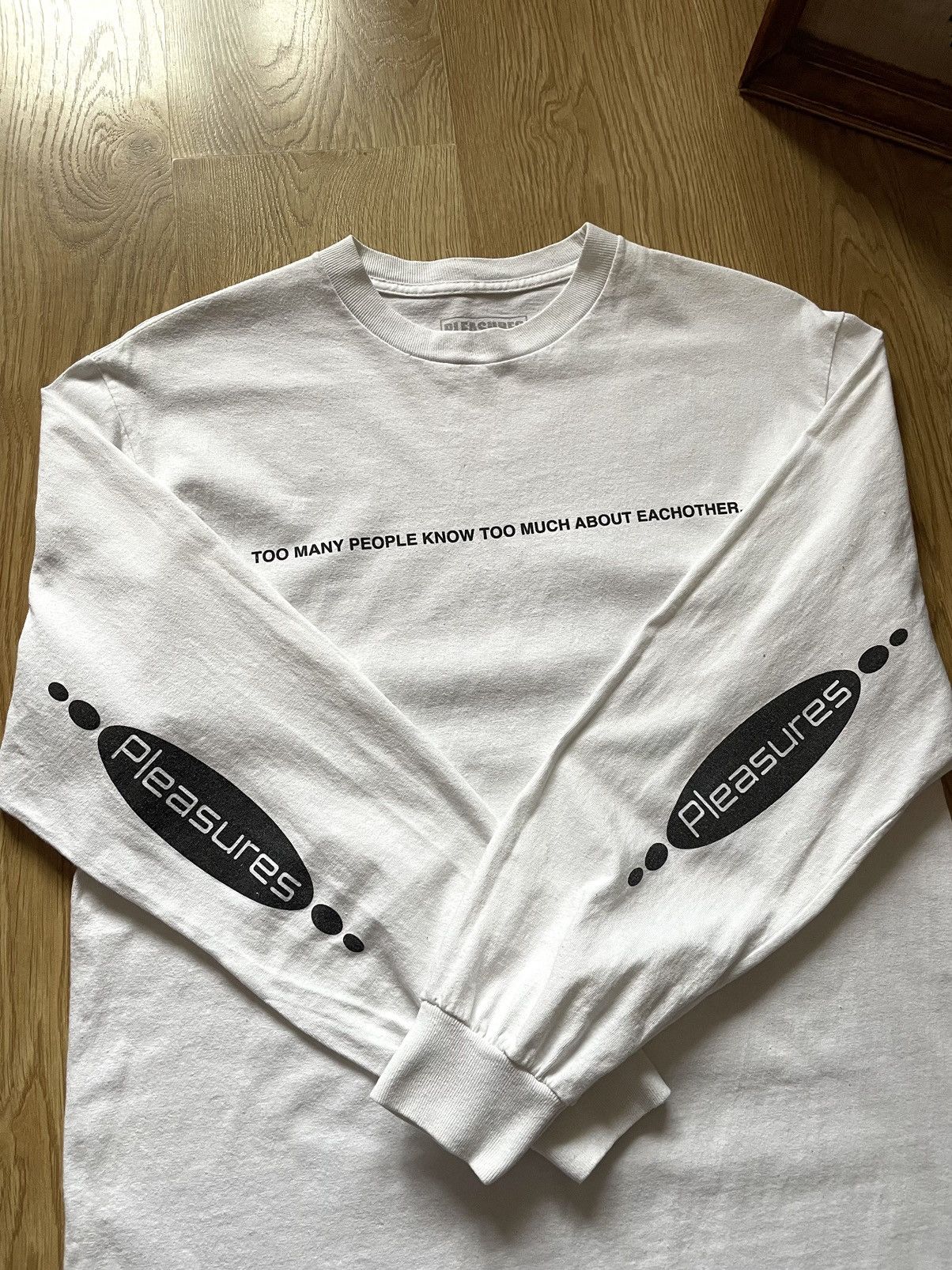 Pleasures Pleasures Too Many People Know Too Much LS T-Shirt Size US M / EU 48-50 / 2 - 1 Thumbnail