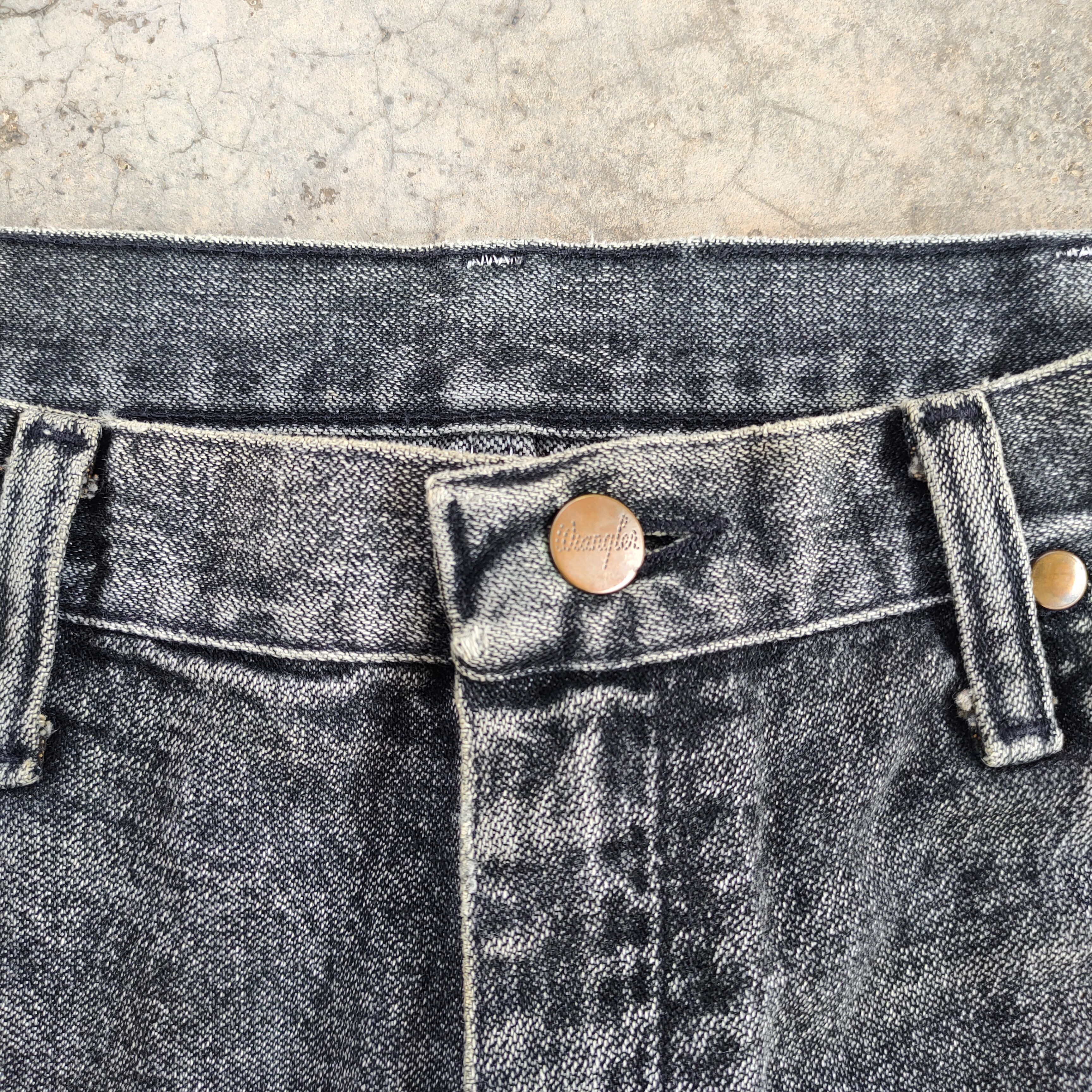 Jean VINTAGE WRANGLER MADE IN USA FADED RIPPED JEANS DENIM PANTS Size US 31 - 7 Thumbnail