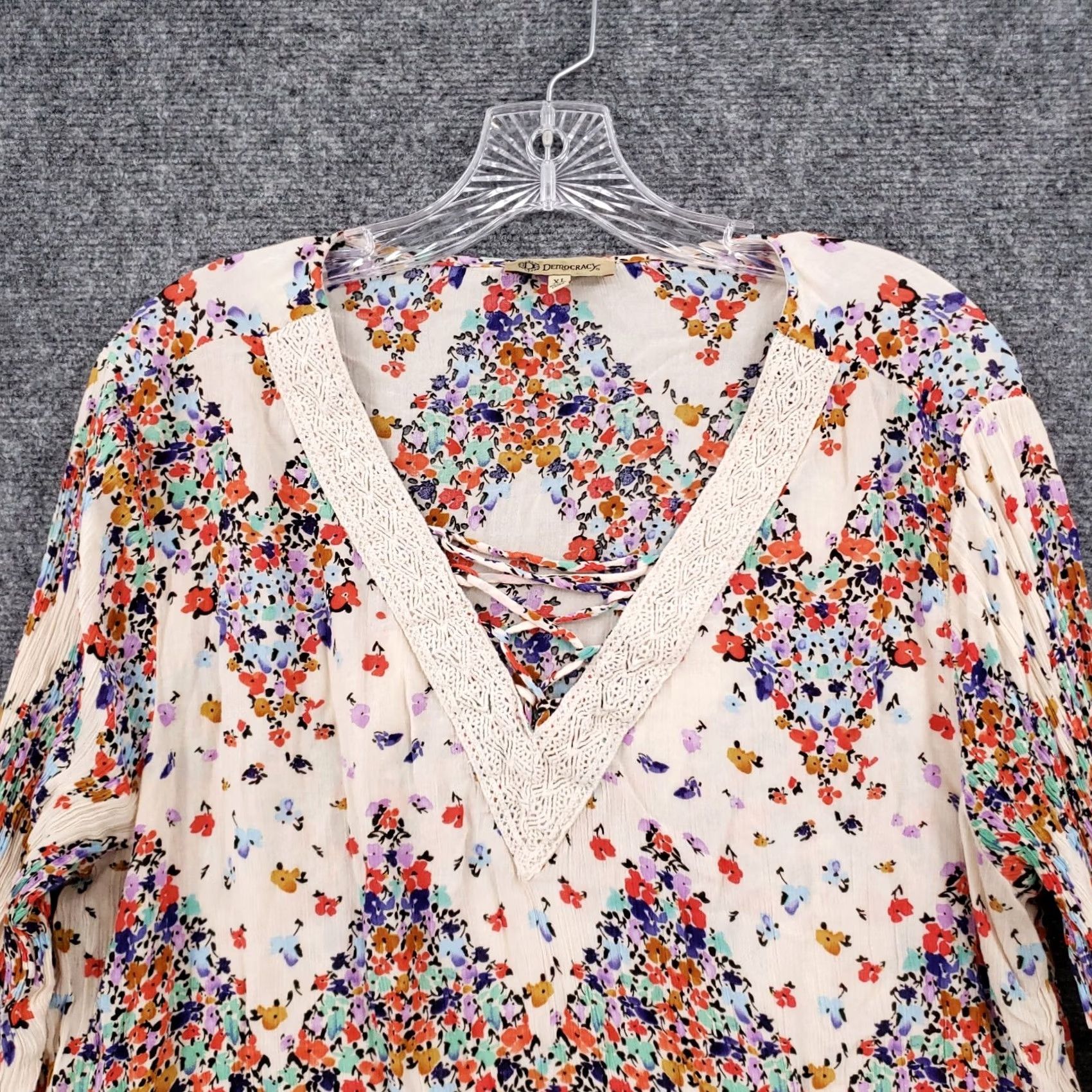 Vintage Democracy Blouse Shirt Womens XL Beige Floral Ditsy V-Neck Beaded Crochet Boho Cottagecore Size XL / US 12-14 / IT 48-50 - 3 Thumbnail