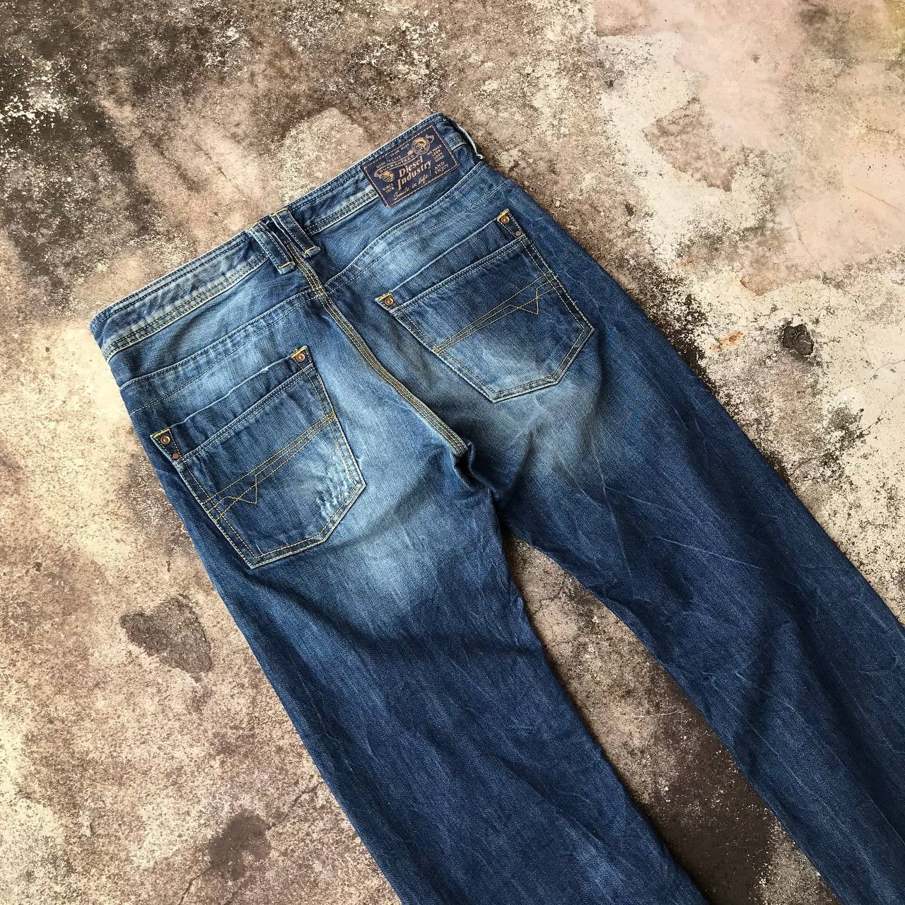 Diesel DIESEL INDUSTRY TIMMEN REGULAR STRAIGHT DISTRESSED DENIM Size US 30 / EU 46 - 11 Thumbnail