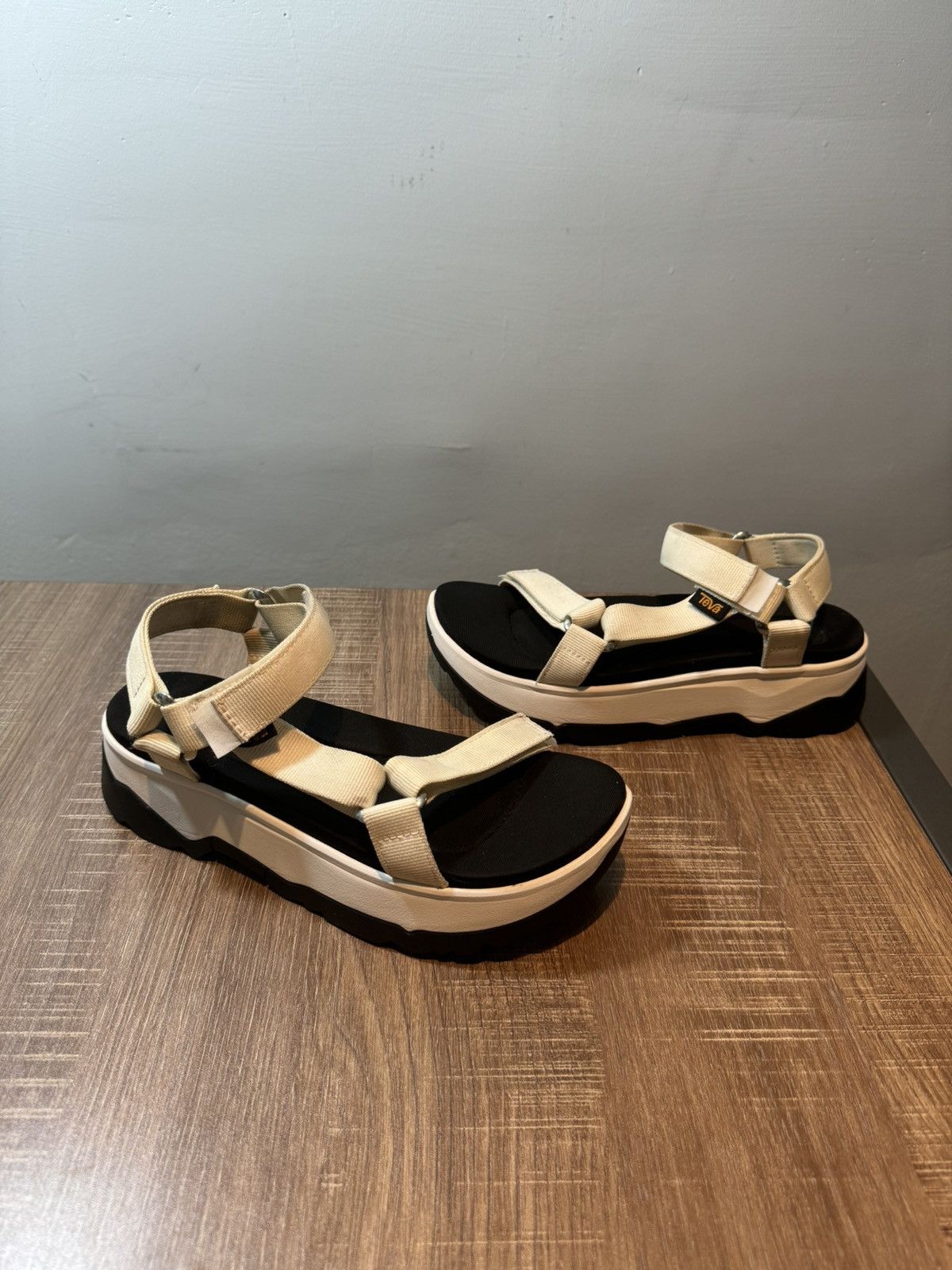 Teva TEVA JADITO UNIVERSAL FLATFORM PLATFORM FOAM , US 8 Size US 8 / IT 38 - 2 Thumbnail