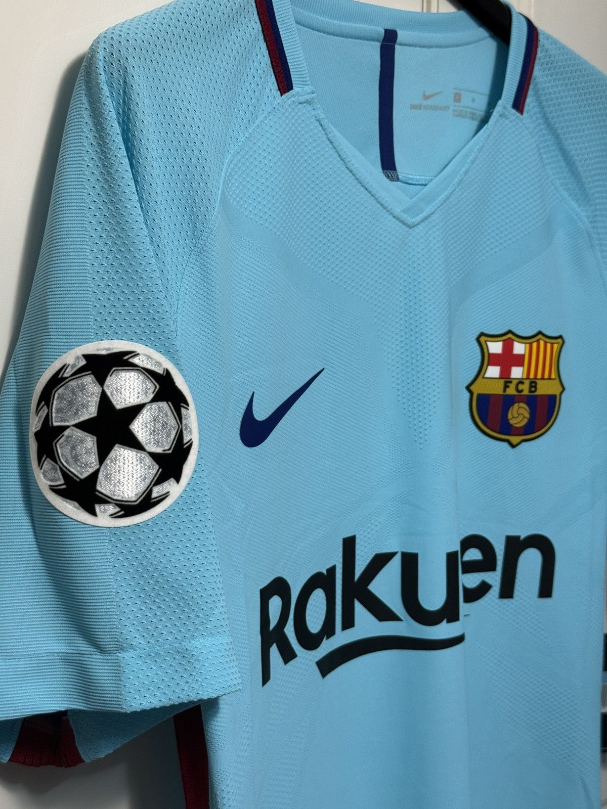Nike Player issue 17/18 Barça Away — Andrés Iniesta #8 BNWT Size US M / EU 48-50 / 2 - 7 Thumbnail