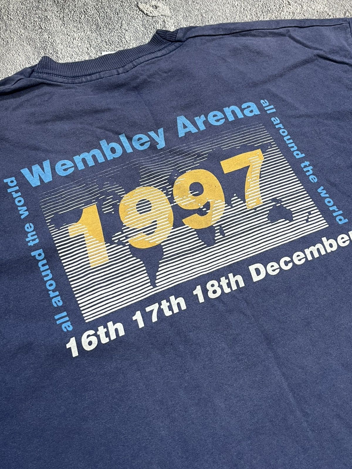 Other Vintage 1997 Oasis Wembley Arena LONDON limited edition Size US XL / EU 56 / 4 - 4 Thumbnail