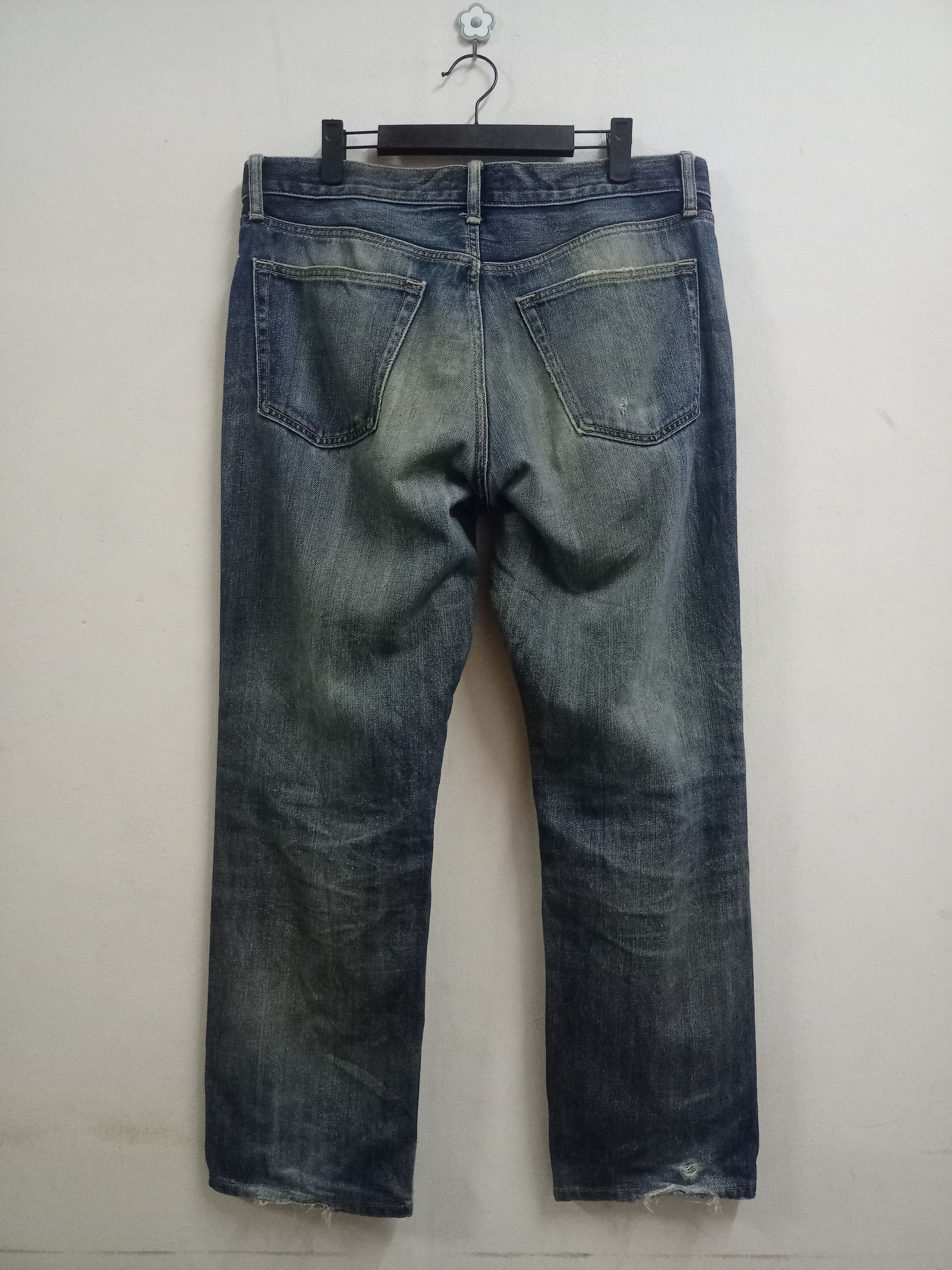 Japanese Brand × Uniqlo Vintage Japanese Uniqlo Baggy Style Faded Jeans 35x29 Size US 35 - 2 Thumbnail