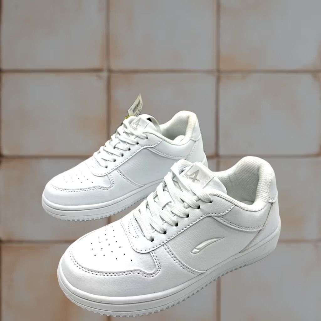 La Gear VINTAGE LA Gear Shoes Womens 5.5 White Low Top 80s 90s Sneakers Ladies Leather Sneaker Mens? Size M / US 6-8 / IT 42-44 - 1 Thumbnail