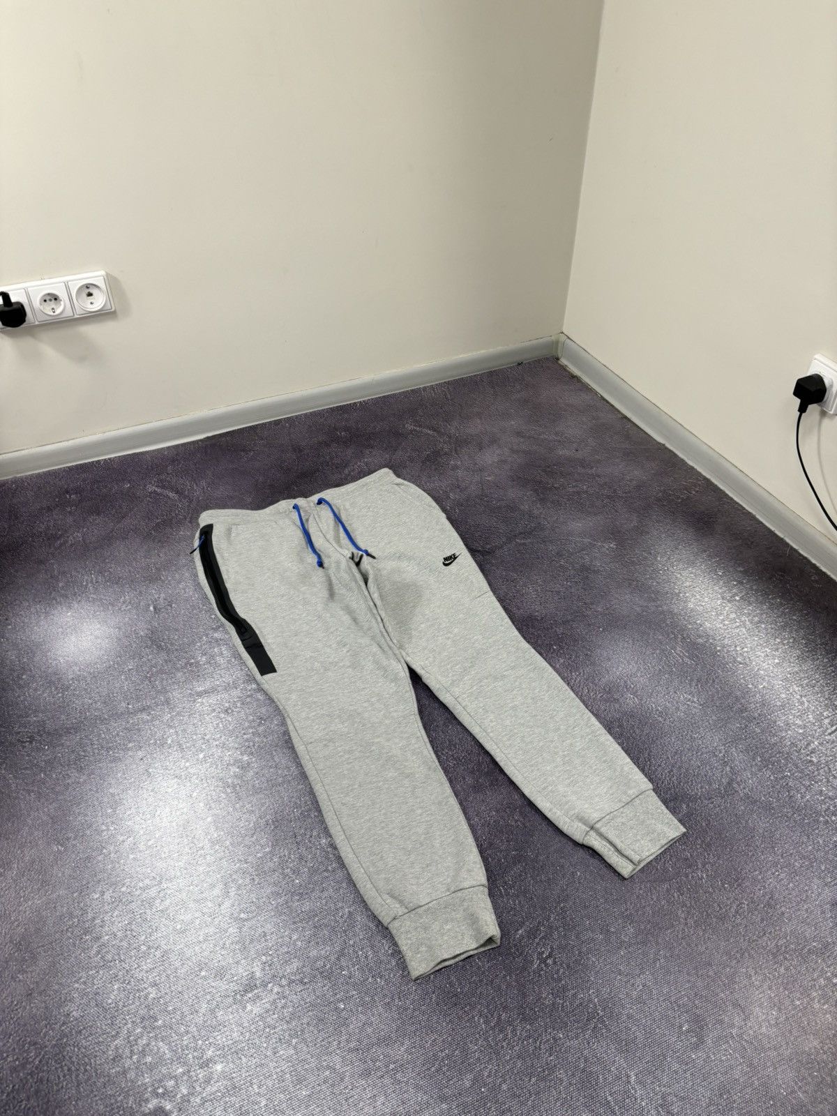 Nike Nike Tech Fleece Men’s Gray Hype Sweatpants Joggers Trousers Size US 34 / EU 50 - 2 Thumbnail