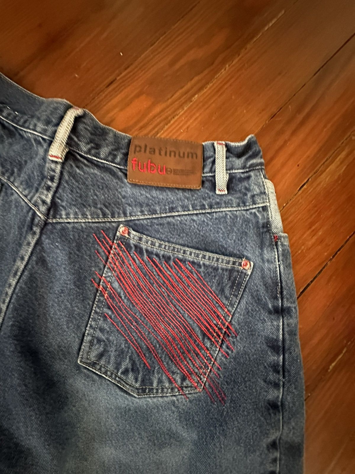 Fubu Platinum FUBU Jeans W32 L34 Red Embroidered Vintage Baggy Size US 32 / EU 48 - 1 Thumbnail