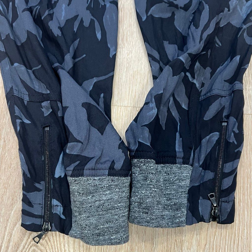 Casio Cambio, Blue Multi Silhouette Leaf Print Silk Blend Cargo Joggers, Women’s 10 Size 32" / US 10 / IT 46 - 11 Thumbnail