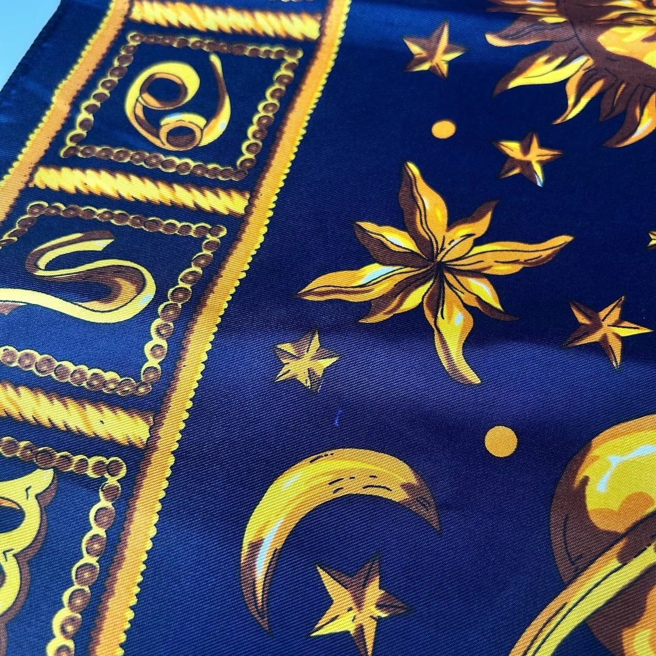 Versace Gianni Versace Silk Moon Sun Stars Zodiac Shawl Scarf 90/90 Size ONE SIZE - 8 Thumbnail