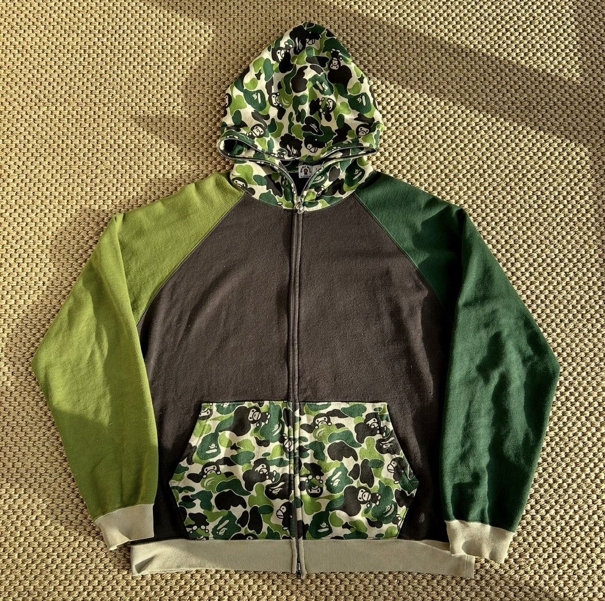 Bape Very Rare Bape Milo Hoodie - 2005 Japan Size US L / EU 52-54 / 3 - 1 Thumbnail