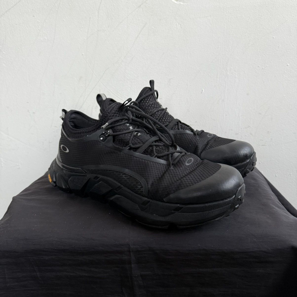 Oakley Oakley Triple Black Light Shield Trainers Size US 11 / EU 44 - 3 Thumbnail