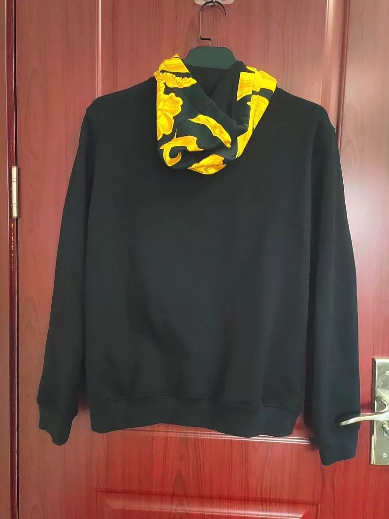 Versace Versace Black gold baroque print sweatshirt jacket Size US L / EU 52-54 / 3 - 6 Thumbnail