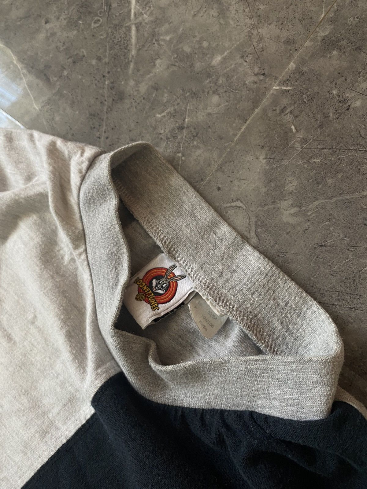 Vintage Tasmanian Devil Vintage Looney Tunes T-shirts 2002 (USA) L Size US L / EU 52-54 / 3 - 4 Thumbnail