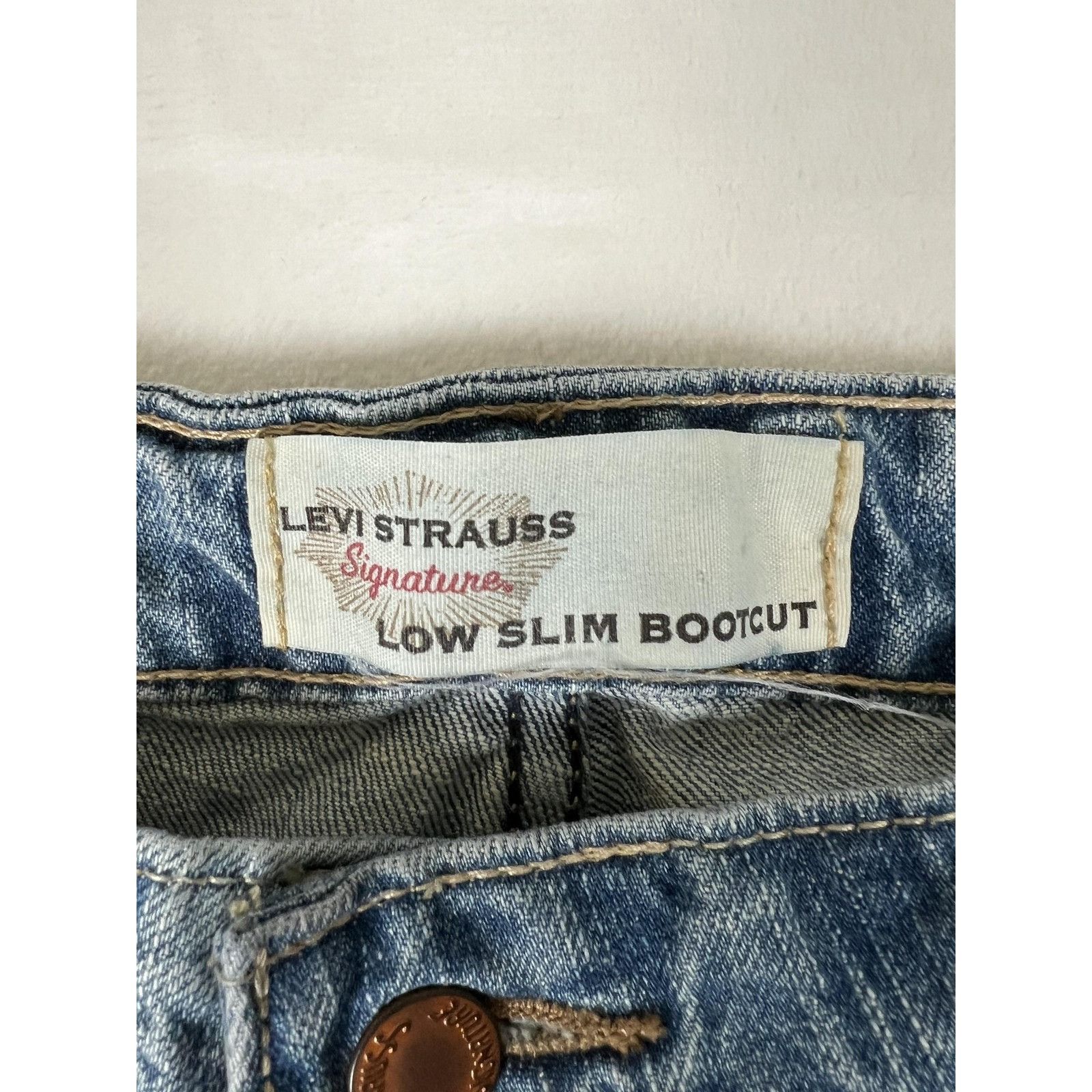 Levi's Levi Strauss Signature Jeans Women's 32x30 Low Slim Bootcut Size 32" / US 10 / IT 46 - 2 Thumbnail