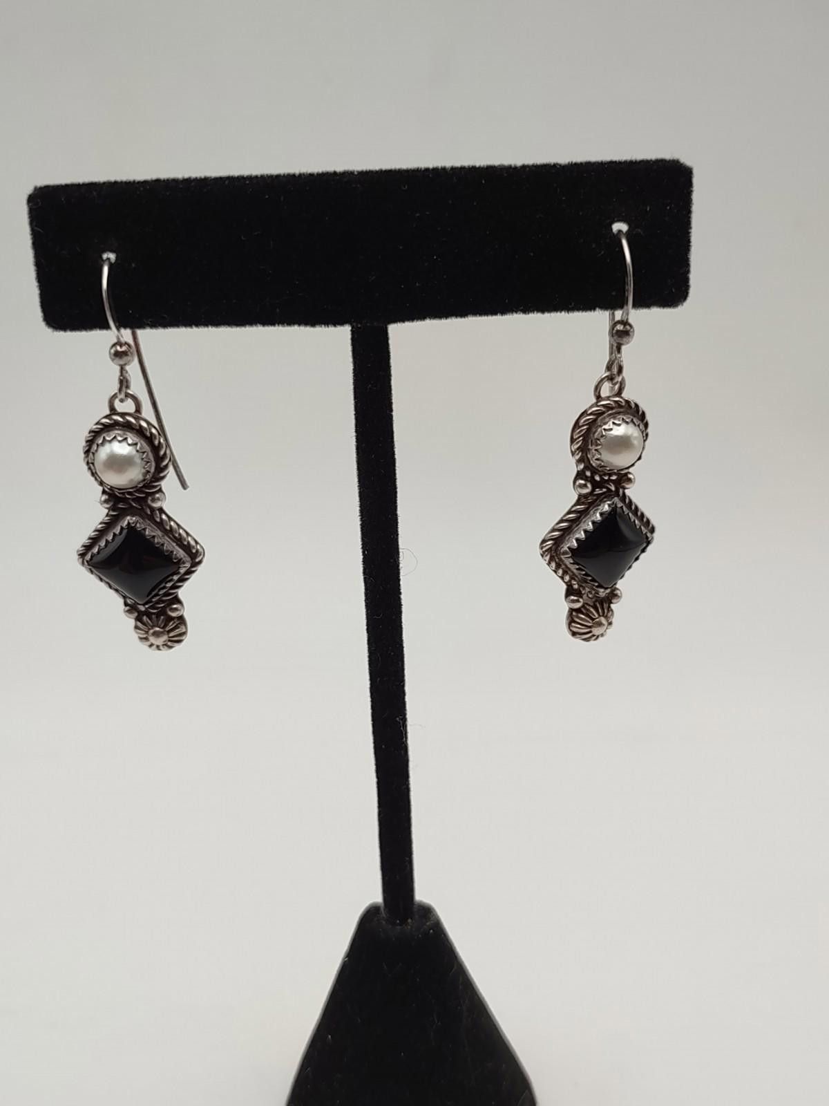 The Unbranded Brand Sterling Pearl Onyx Dangle Earrings Vintage Southwest Size ONE SIZE - 1 Thumbnail
