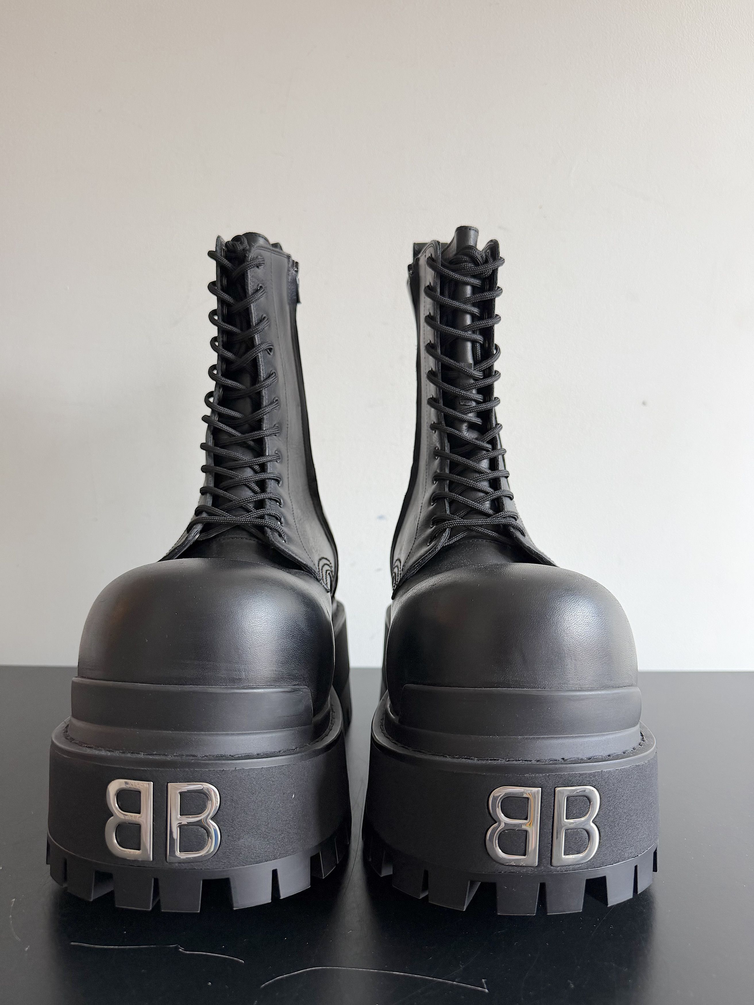 Balenciaga New Spring 25 Giant BB Hardware Boots (41) EU 41-42 US 8-9 Size US 8 / EU 41 - 5 Thumbnail