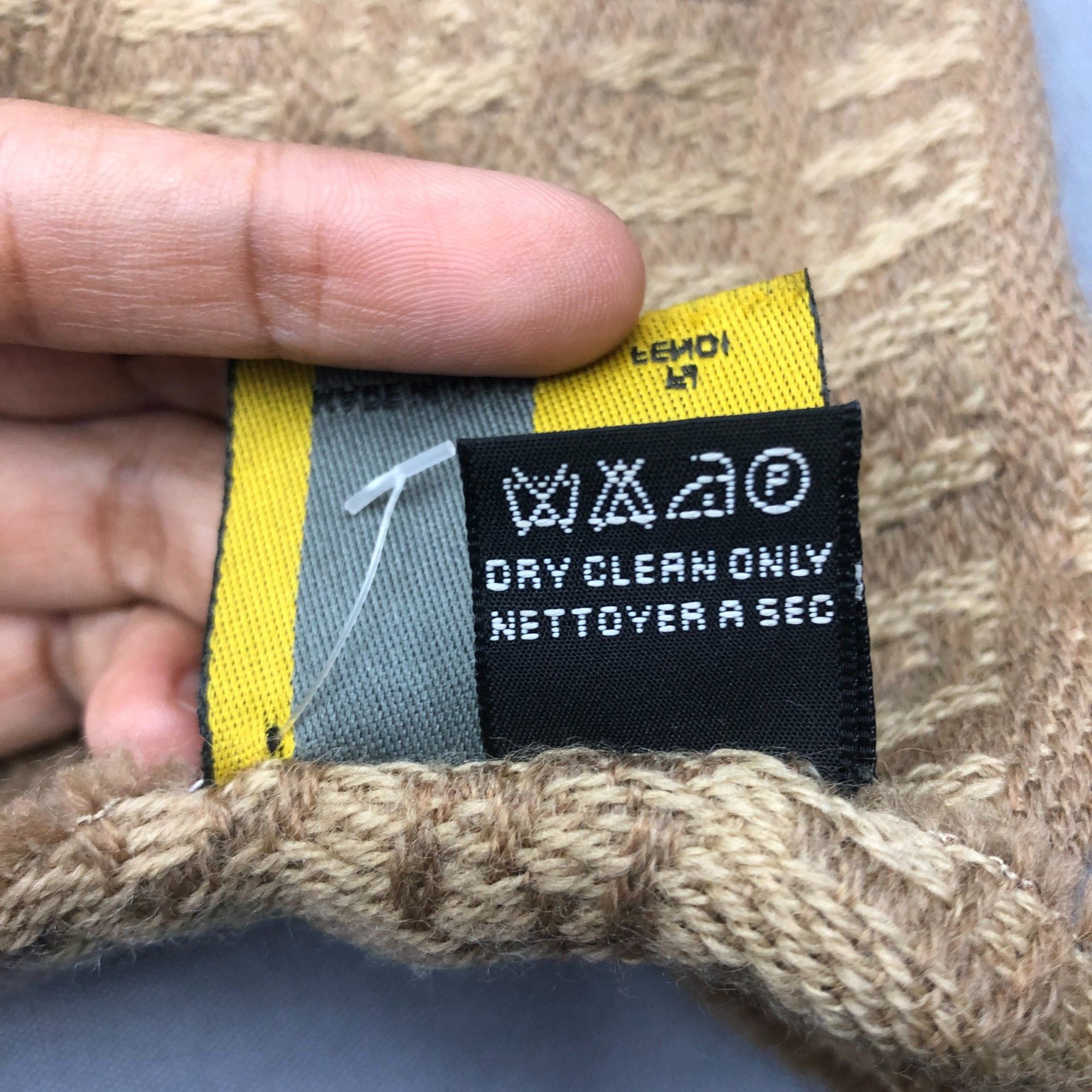 Japanese Brand Vintage Fendi Scarf Muffler Wool FF Monogram Scarves Size ONE SIZE - 5 Thumbnail