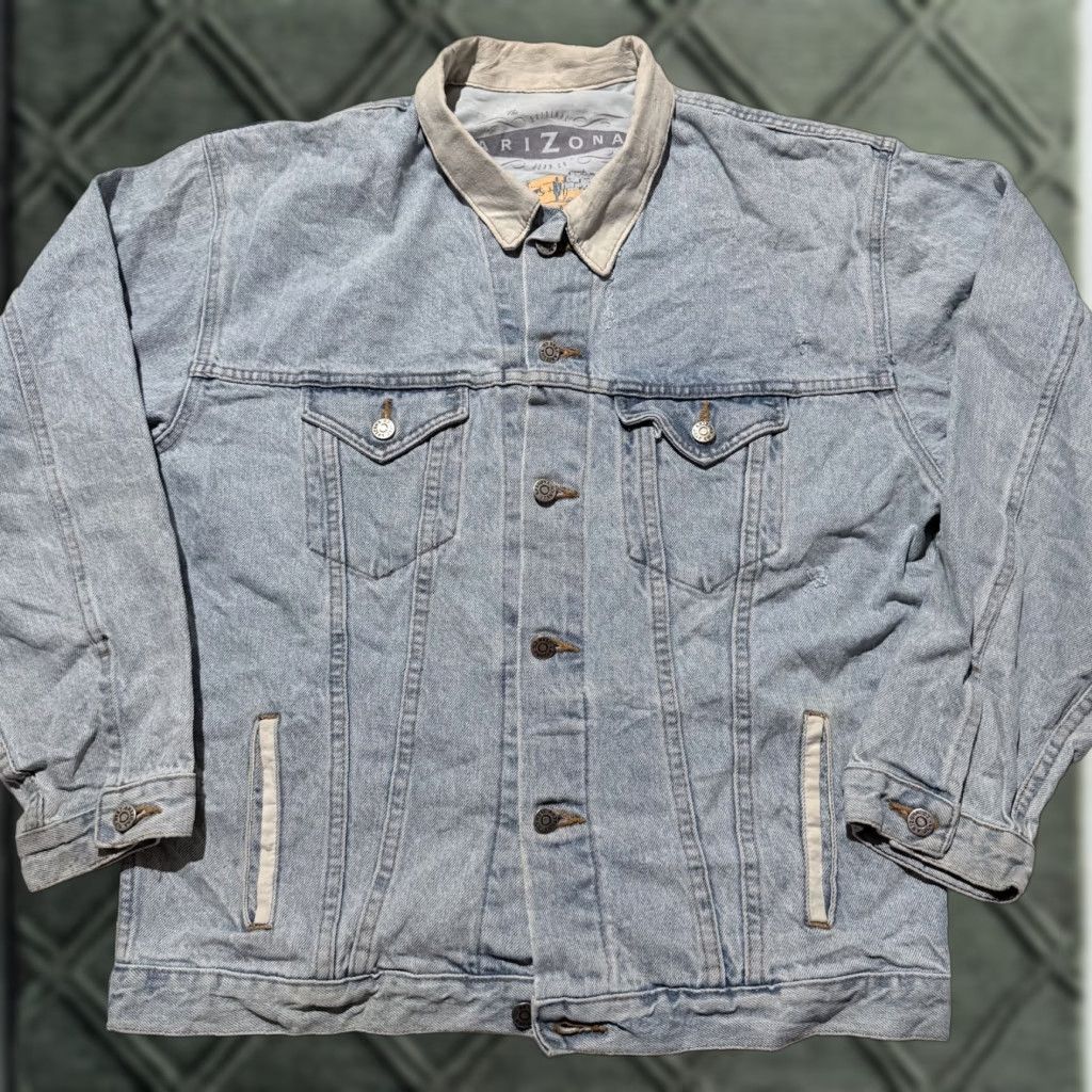 Vintage VINTAGE Arizona Jeans Co Trucker Jacket Blue Light Wash Denim USA Made - Medium Size US 31 - 1 Thumbnail