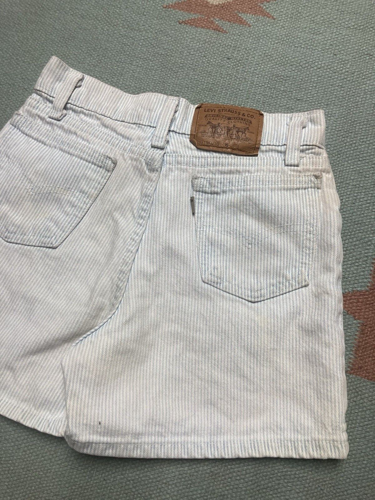 Vintage 90s Levi’s shorts striped jorts USA women’s 12 24” waist Size 24" / US 00 / IT 34 - 9 Thumbnail