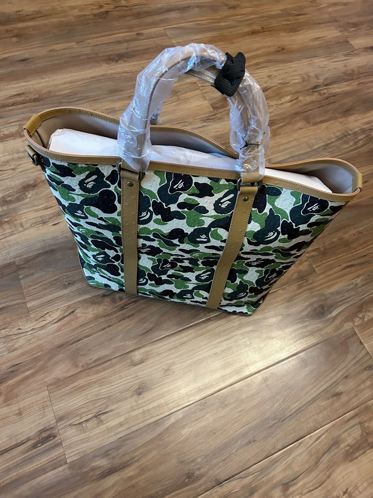 Bape NEW Bape Green ABC Camo PU Ostrich Leather Tote Bag Size ONE SIZE - 14 Thumbnail