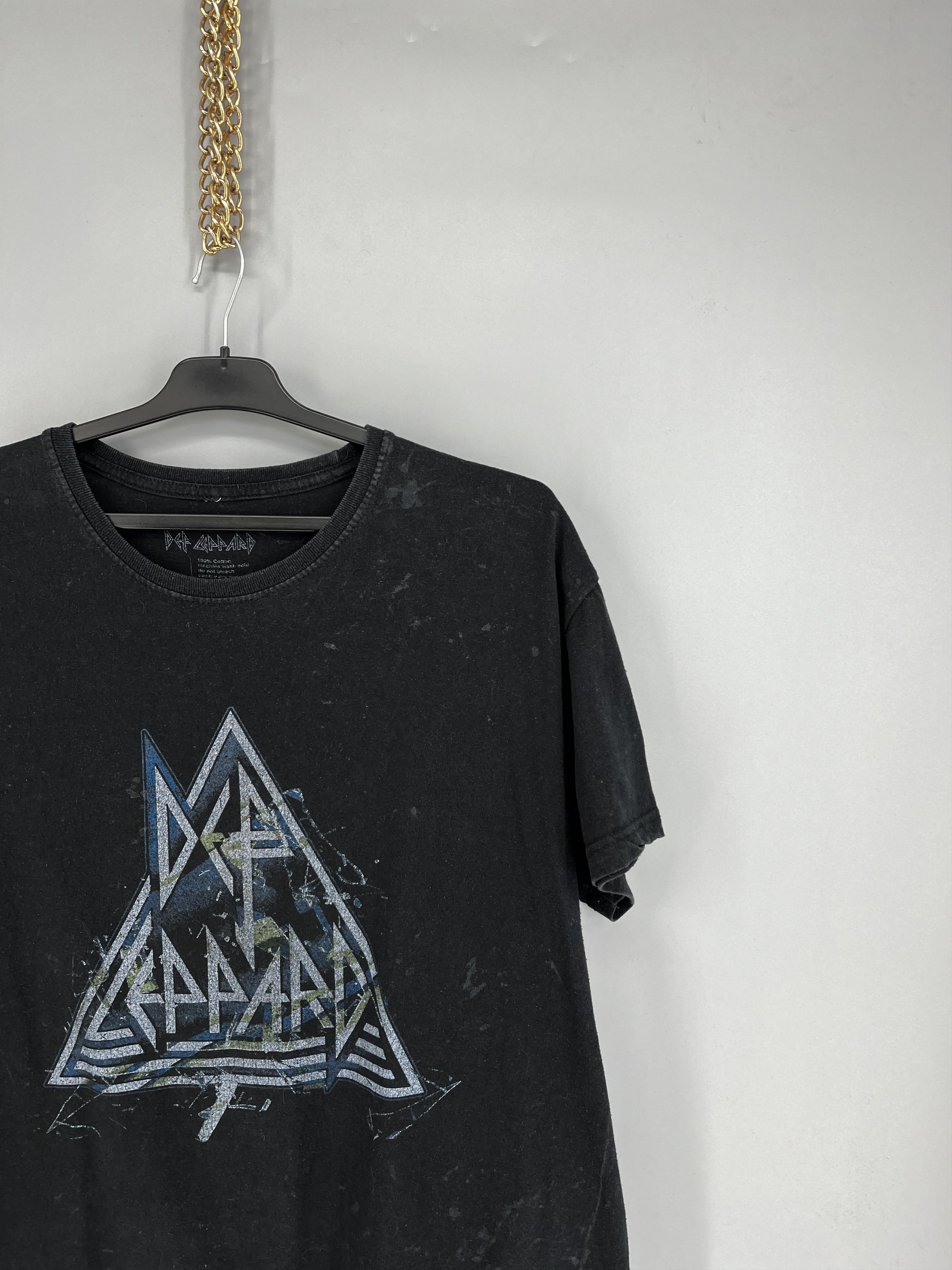 Band Tees Vintage Y2K Def Leppard Band Tee Size L Size US L / EU 52-54 / 3 - 5 Thumbnail